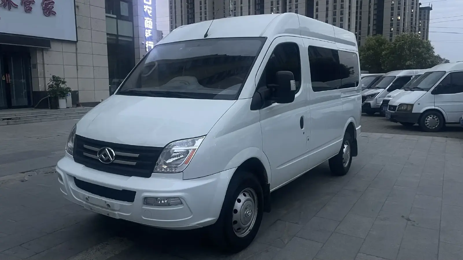 2021 MAXUS XinTu V80 2.0T 127HP L4 6AMT