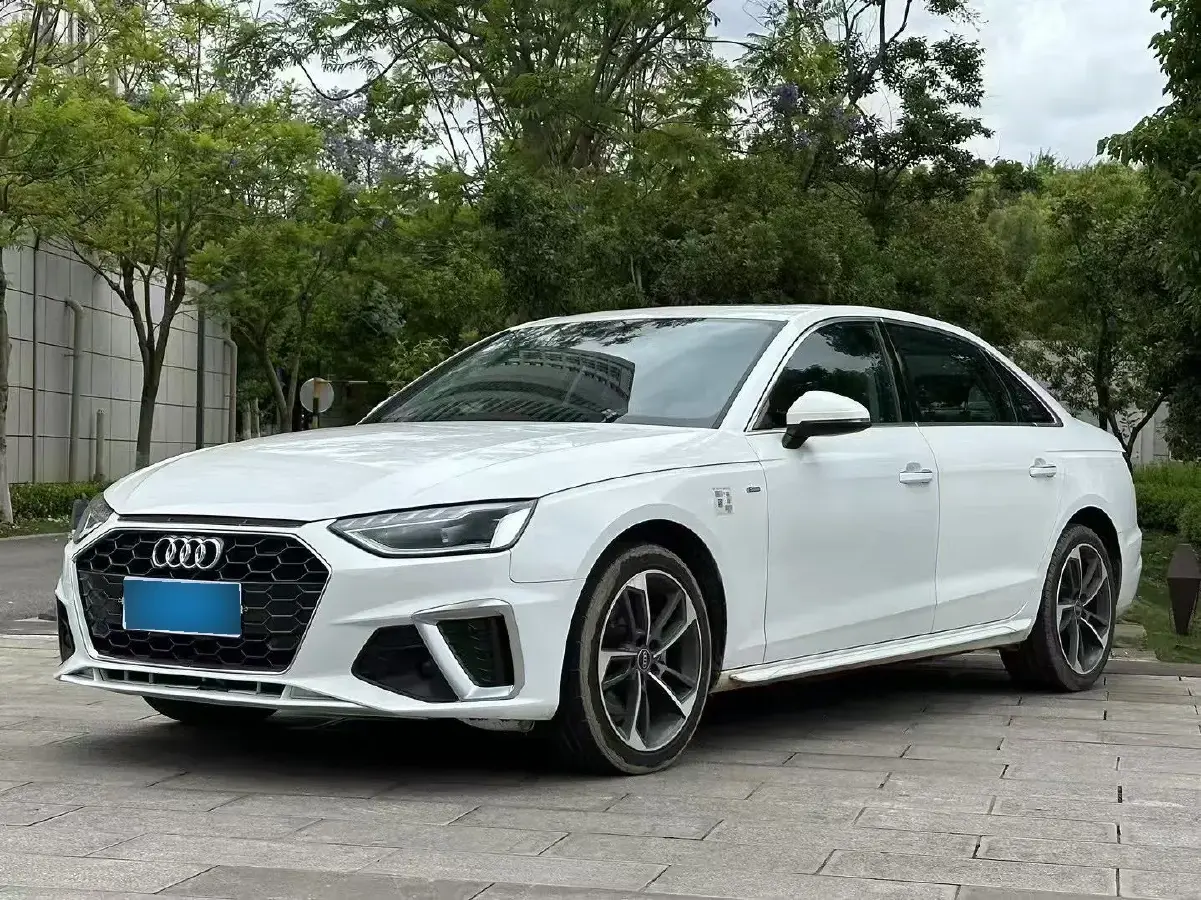 2022 Audi A4L 2.0T 190HP L4 7DCT
