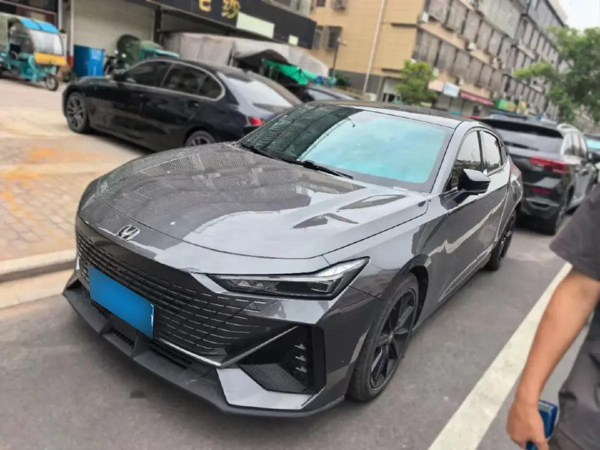 2022 ChangAn UNI-V 1.5T 188HP L4 7DCT