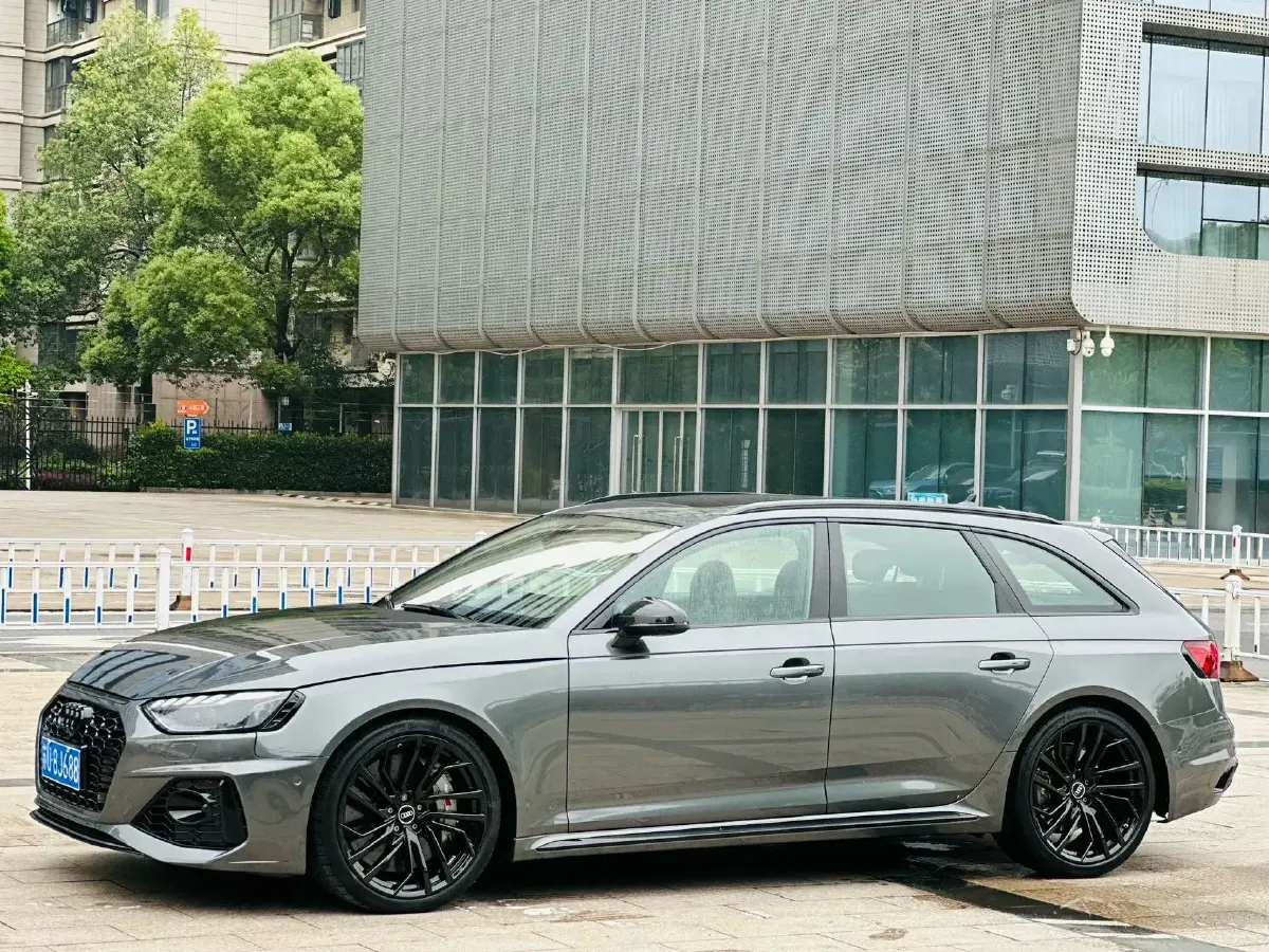 2021 Audi RS 4 2.9T 450HP V6 8AT