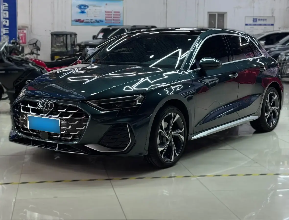 2025 Audi A3 1.5T 160HP L4 7DCT