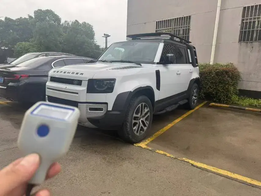 2023 Land Rover Defender 3.0T 400HP L6 8AT