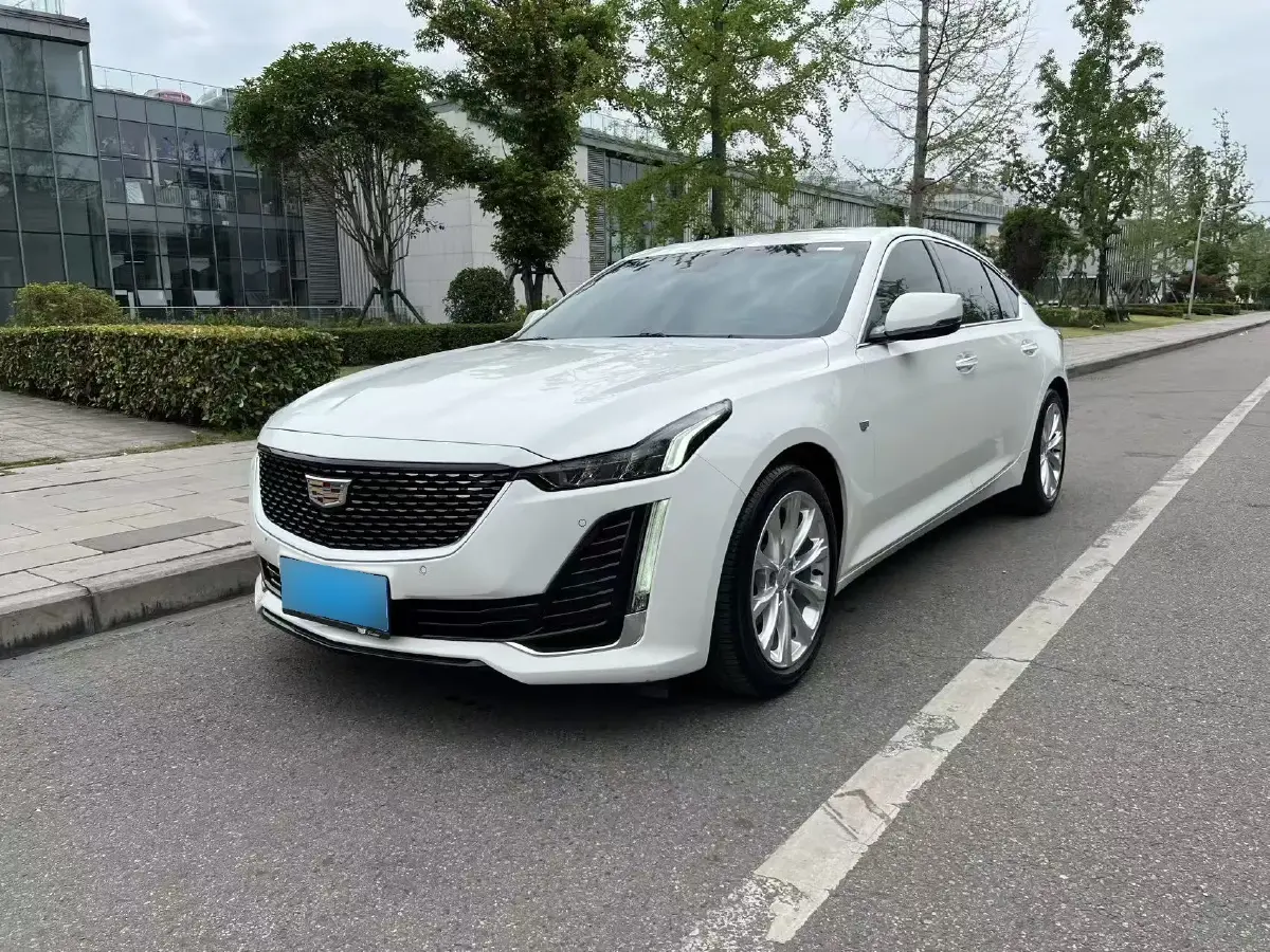 2022 Cadillac CT5 2.0T 237HP L4 10AT