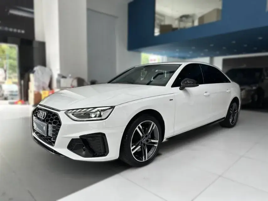 2022 Audi A4L 2.0T 190HP L4 7DCT