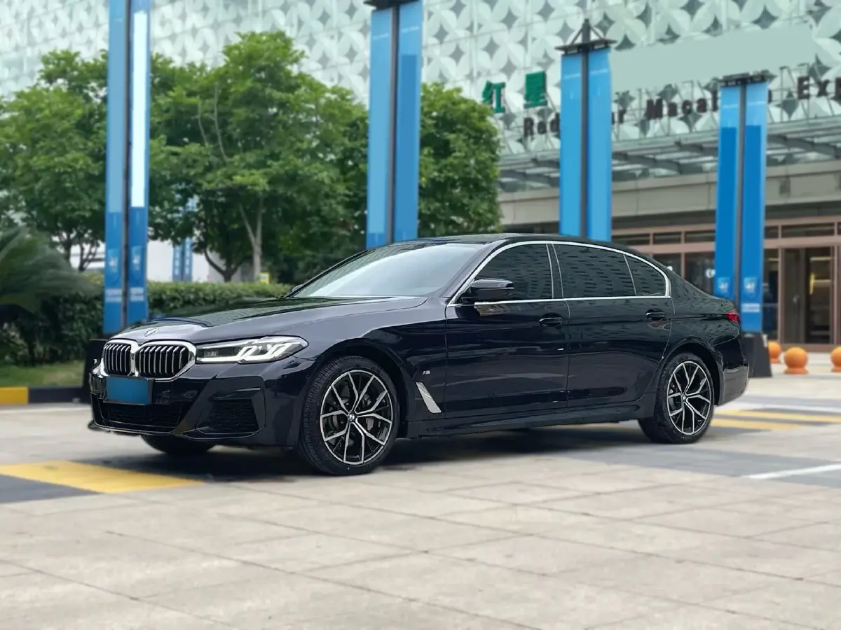 2022 BMW 5 Series 2.0T 252HP L4 8AT