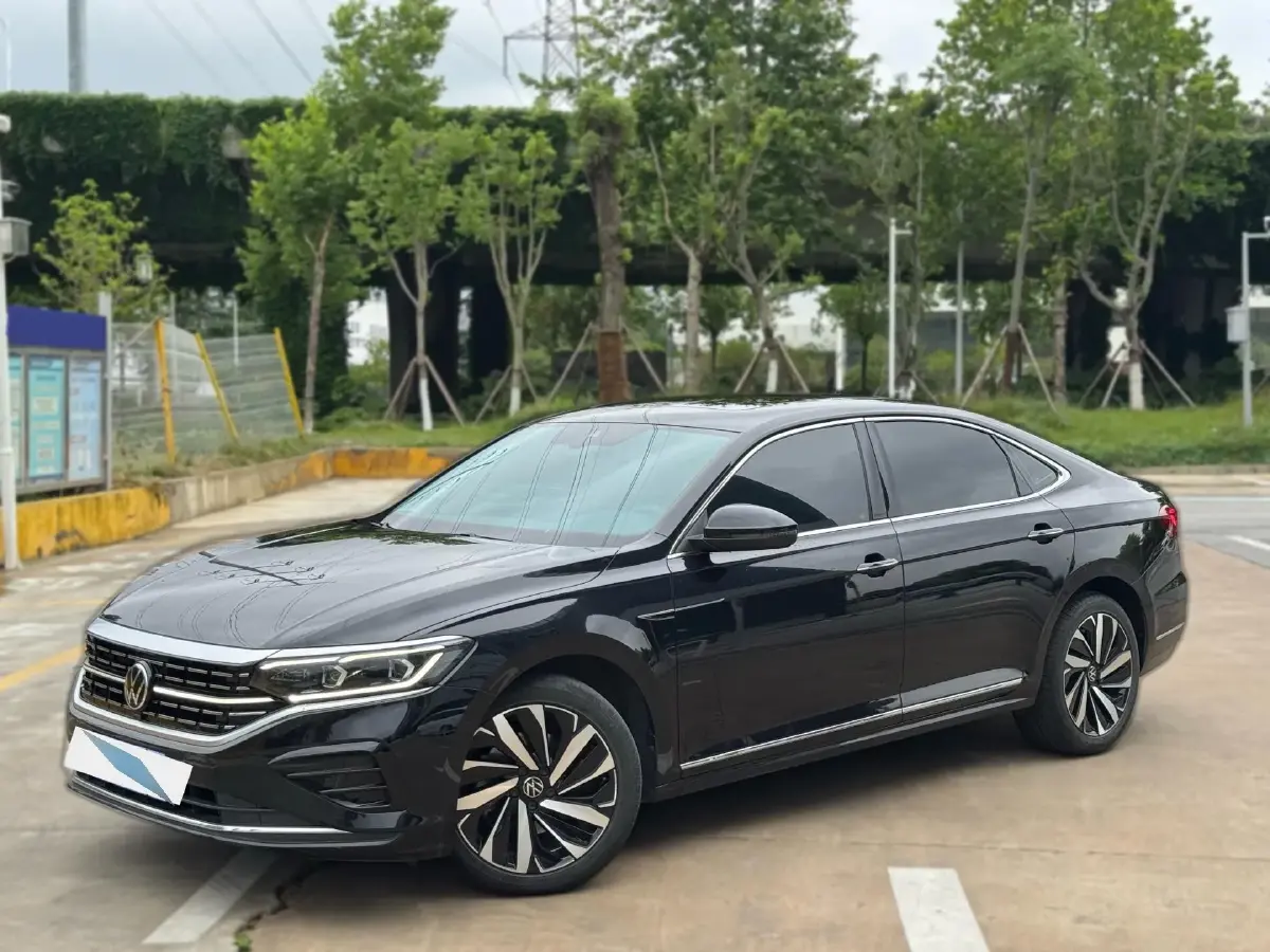 2022 Volkswagen Passat 2.0T 186HP L4 7DCT