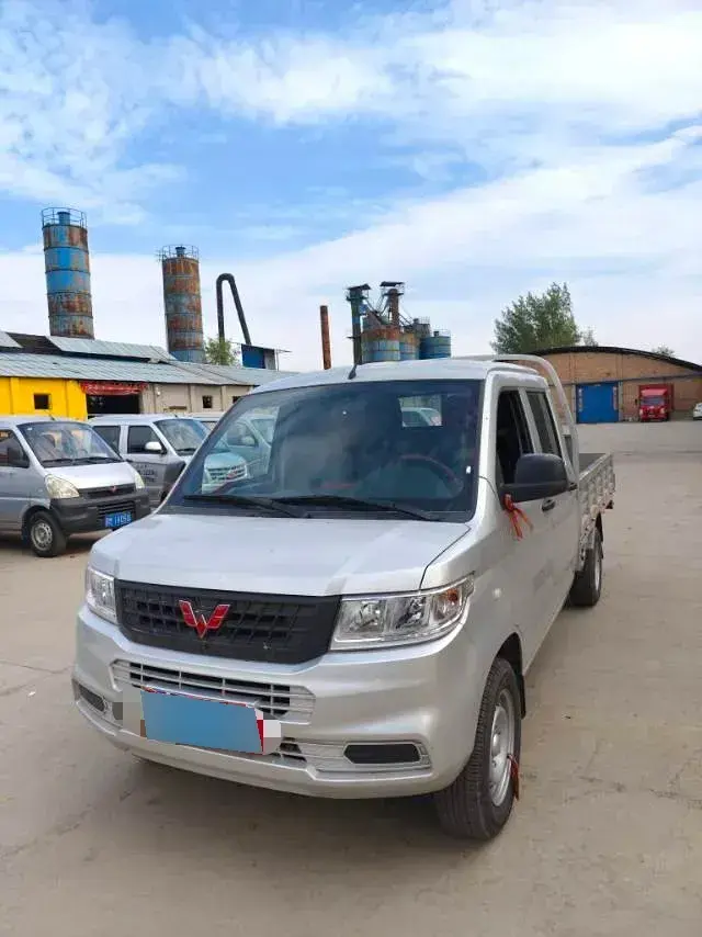 2023 WuLing RongGuang New Truck 2.0L 136HP L4 5MT