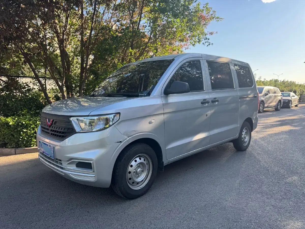 2021 WuLing HongGuang V 1.2L 76HP L4 5MT