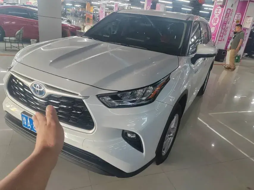 2023 Toyota Highlander 2.5L 189HP L4 E-CVT Hybrid