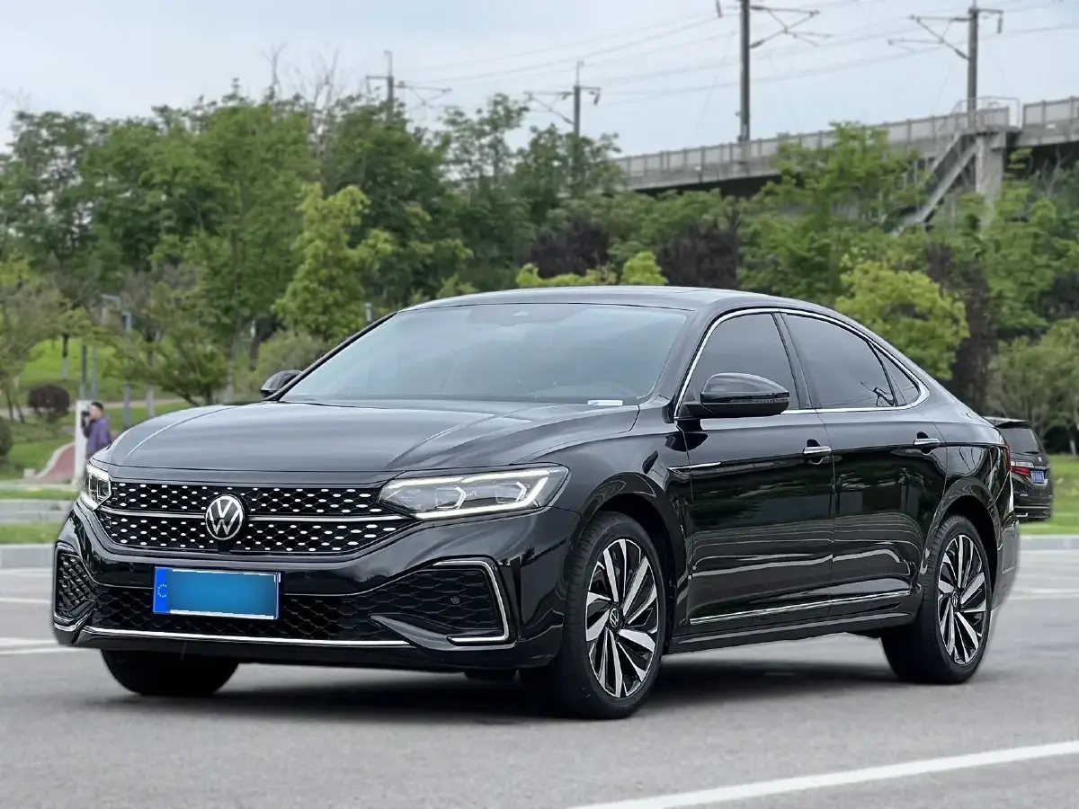 2022 Volkswagen Passat 2.0T 186HP L4 7DCT