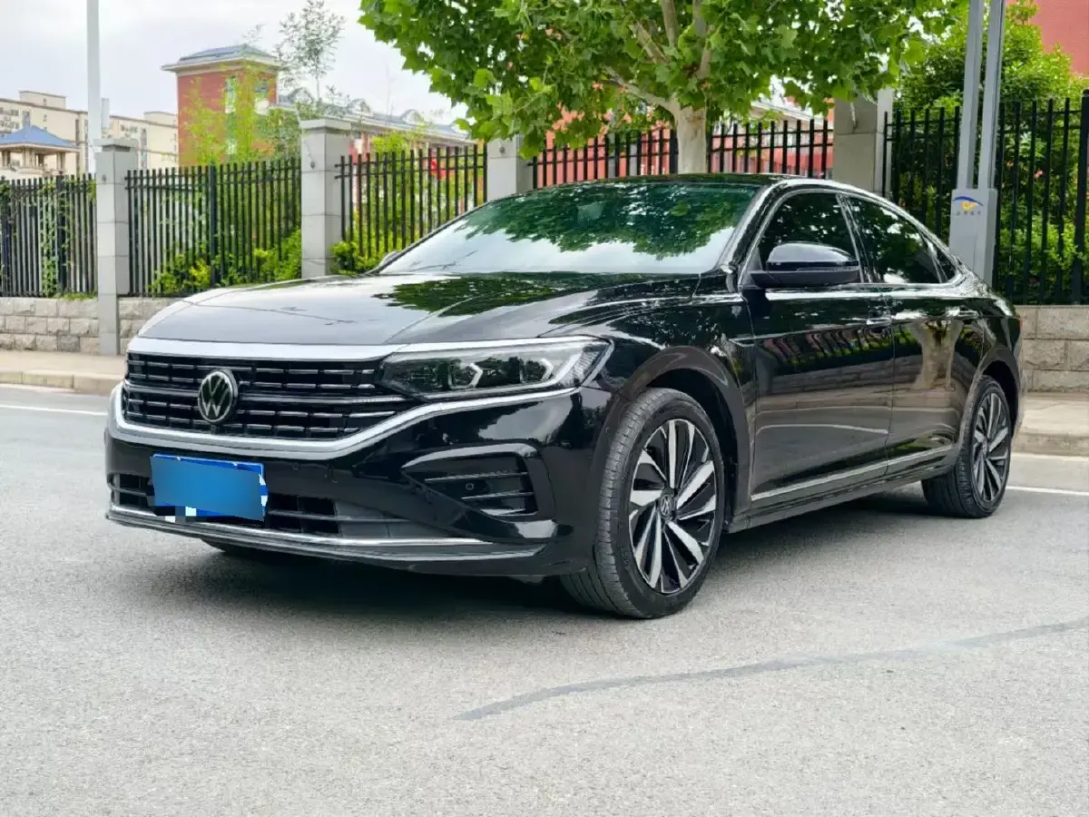 2023 Volkswagen Passat 2.0T 220HP L4 7DCT