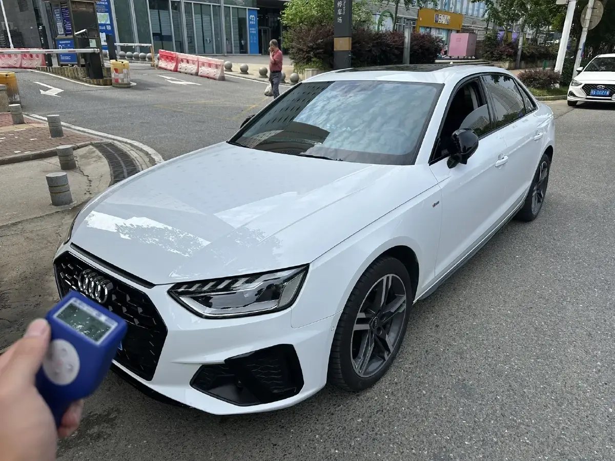 2022 Audi A4L 2.0T 190HP L4 7DCT