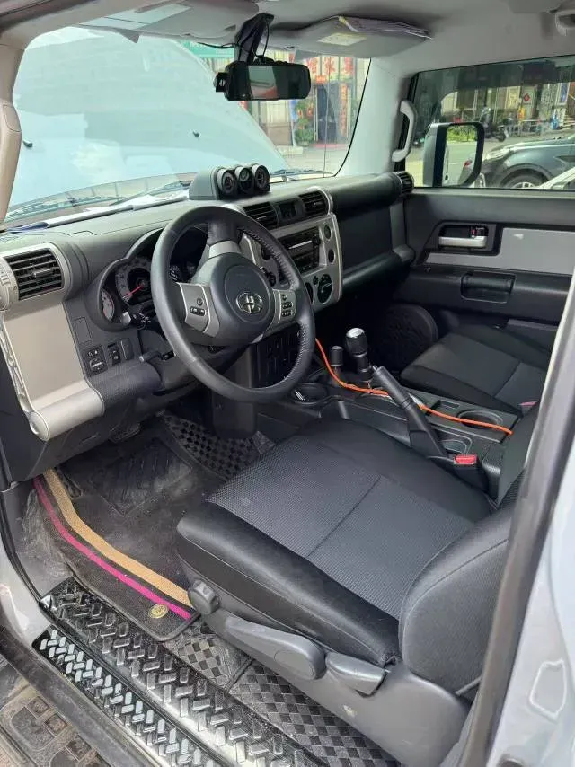 2013 Toyota FJ Cruiser 4.0L 272HP V6 5AT,autocango,china used car exporter,china ev exporter,chinese used car exporter,chinese used ev exporter