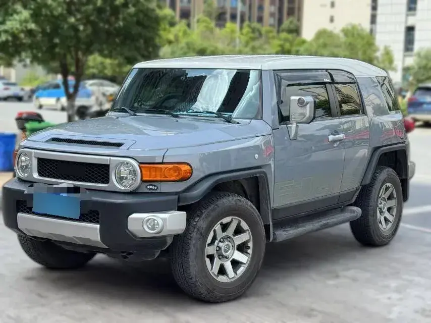 2013 Toyota FJ Cruiser 4.0L 272HP V6 5AT