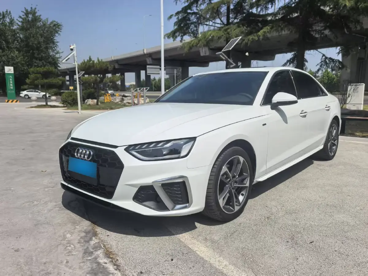 2023 Audi A4L 2.0T 190HP L4 7DCT