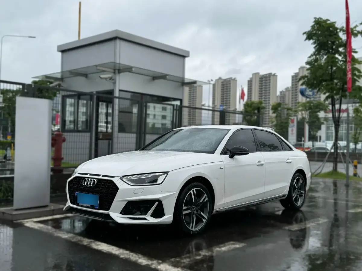 2022 Audi A4L 2.0T 190HP L4 7DCT