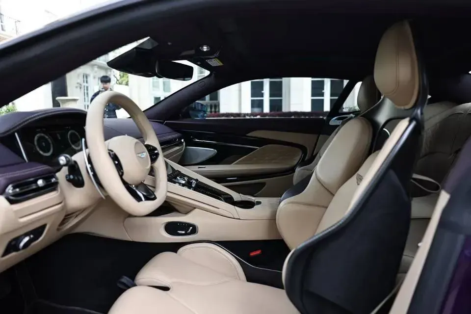 2023 Aston Martin DB12 4.0T 680HP V8 8AT,autocango,china used car exporter,china ev exporter,chinese used car exporter,chinese used ev exporter