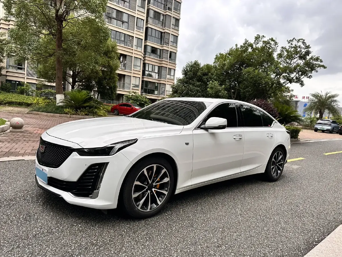 2022 Cadillac CT5 2.0T 237HP L4 10AT