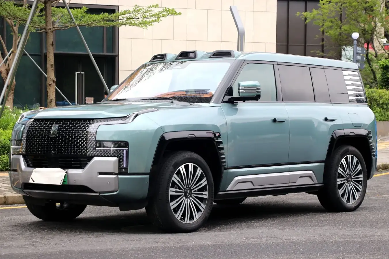 2023 YangWang U8 2.0T 272HP L4 REEV 49.05KWH