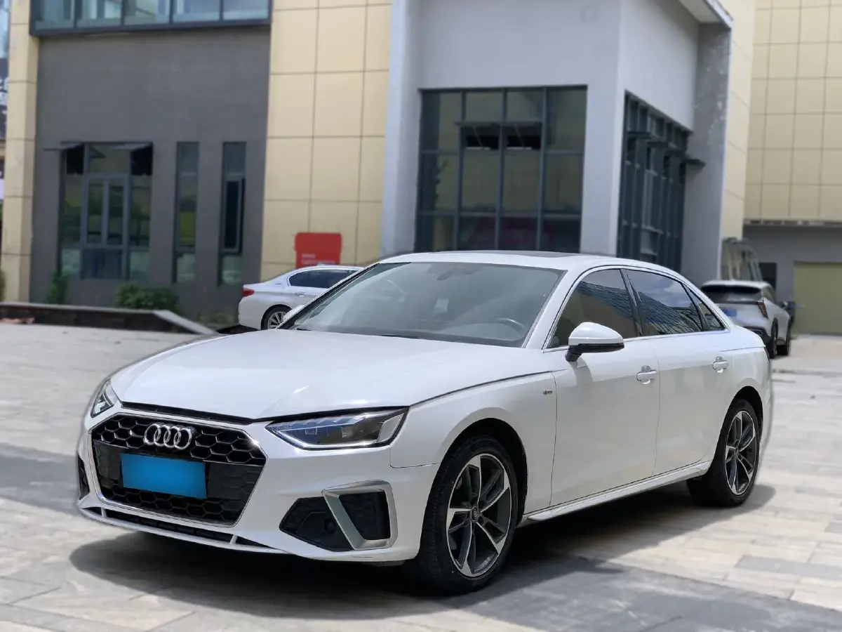 2022 Audi A4L 2.0T 190HP L4 7DCT
