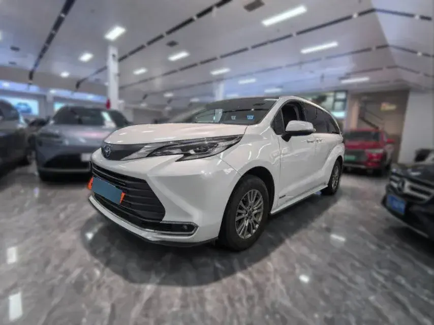 2023 Toyota Sienna 2.5L 189HP L4 E-CVT Hybrid