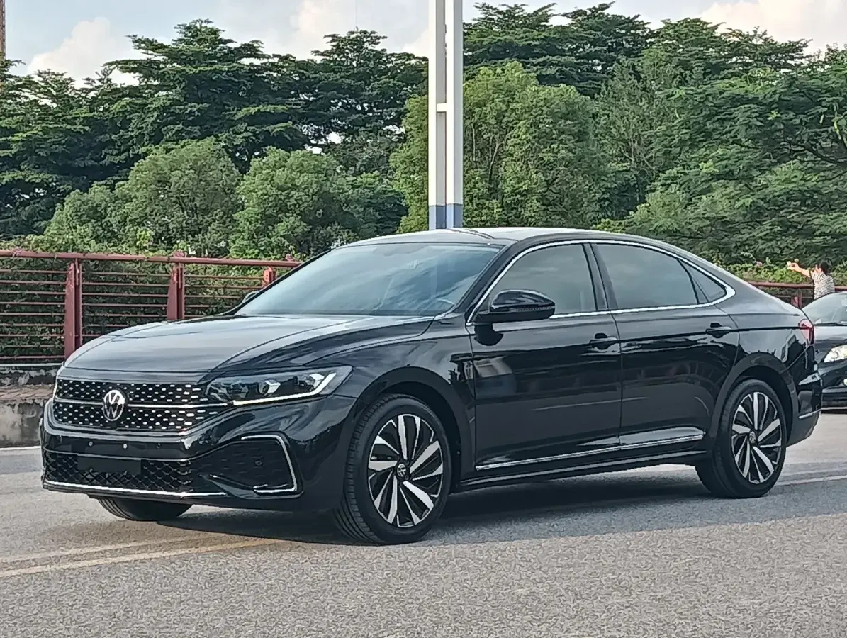 2022 Volkswagen Passat 2.0T 186HP L4 7DCT