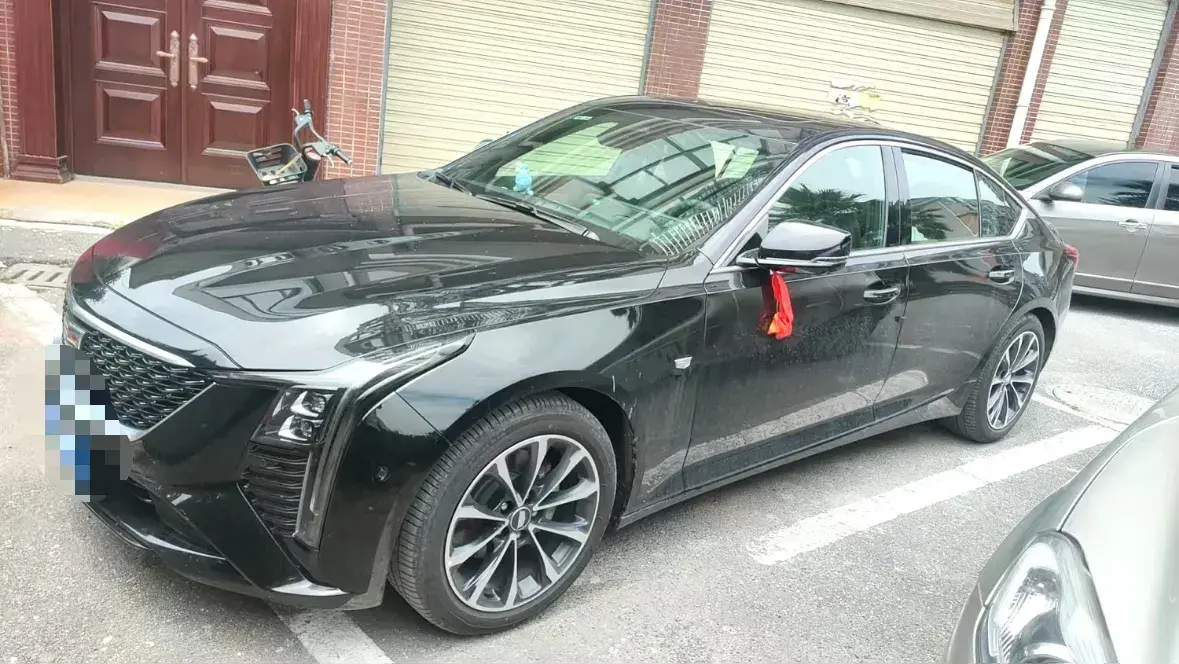 2025 Cadillac CT5 2.0T 237HP L4 10AT