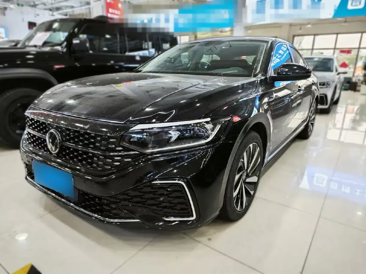 2024 Volkswagen Passat 2.0T 220HP L4 7DCT