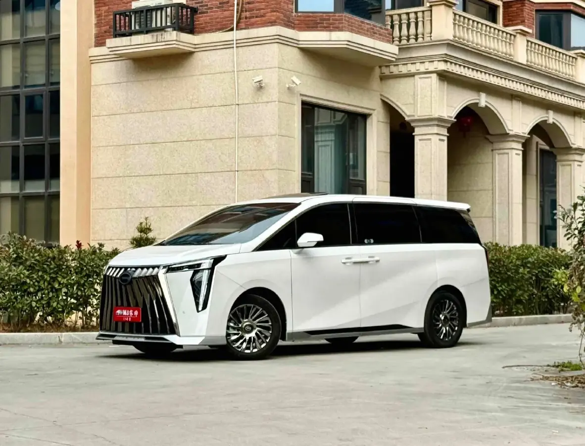 2023 GAC Trumpchi M8 2.0T 190HP L4 E-CVT Hybrid