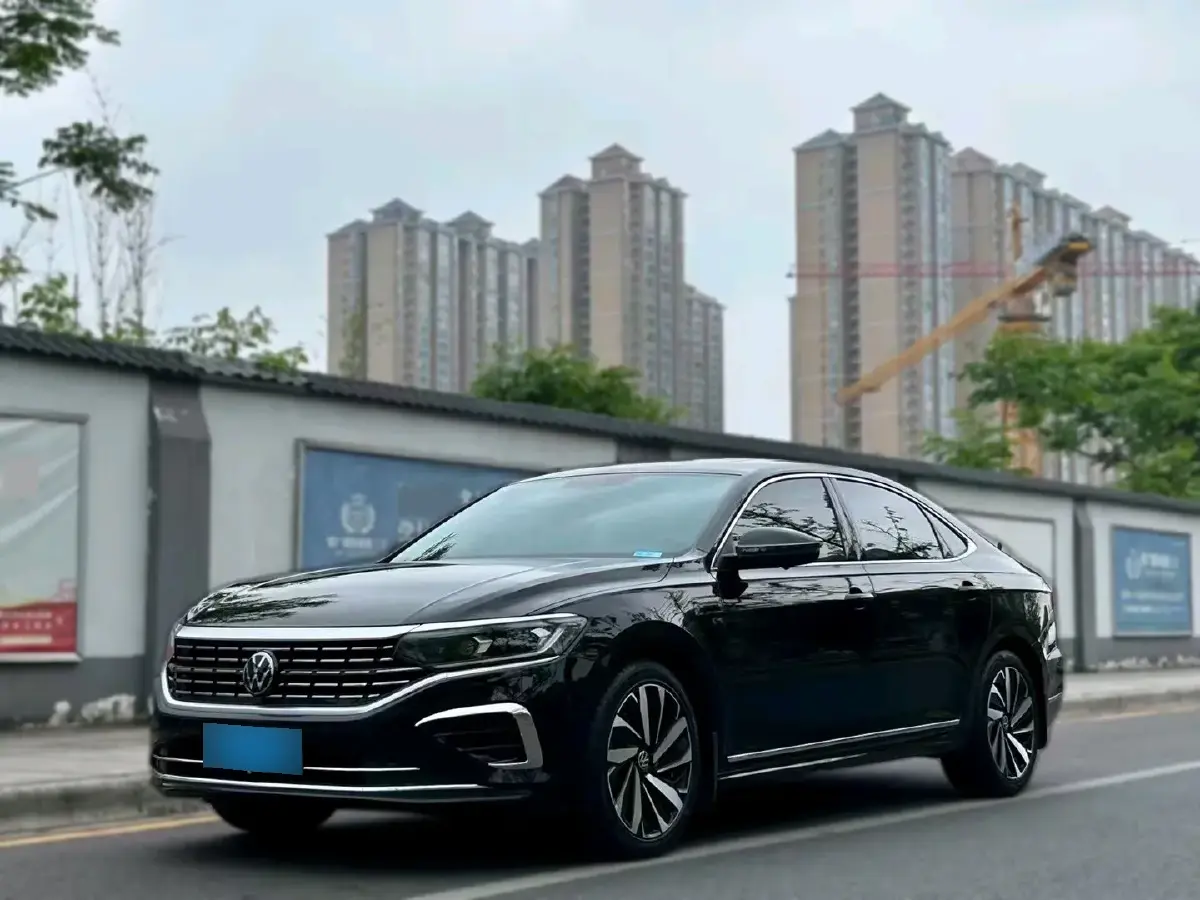 2023 Volkswagen Passat 2.0T 186HP L4 7DCT