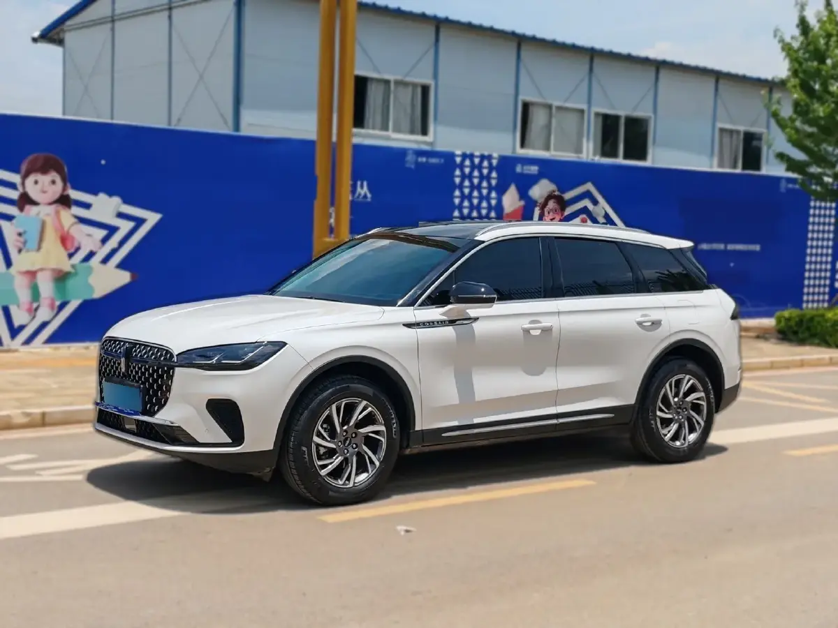 2023 Lincoln Corsair 2.0T 261HP L4 8AT