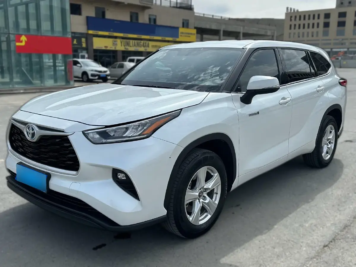 2022 Toyota Highlander 2.5L 192HP L4 E-CVT Hybrid