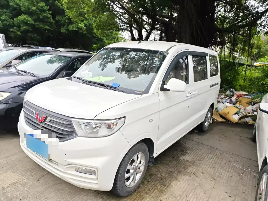 2022 WuLing HongGuang V 1.2L 76HP L4 5MT