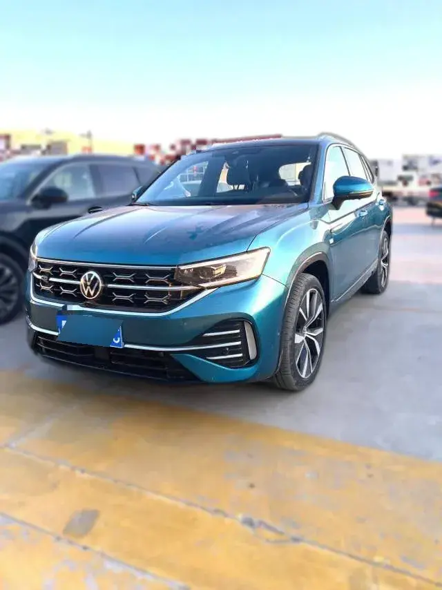 2023 Volkswagen Tayron 2.0T 220HP L4 7DCT