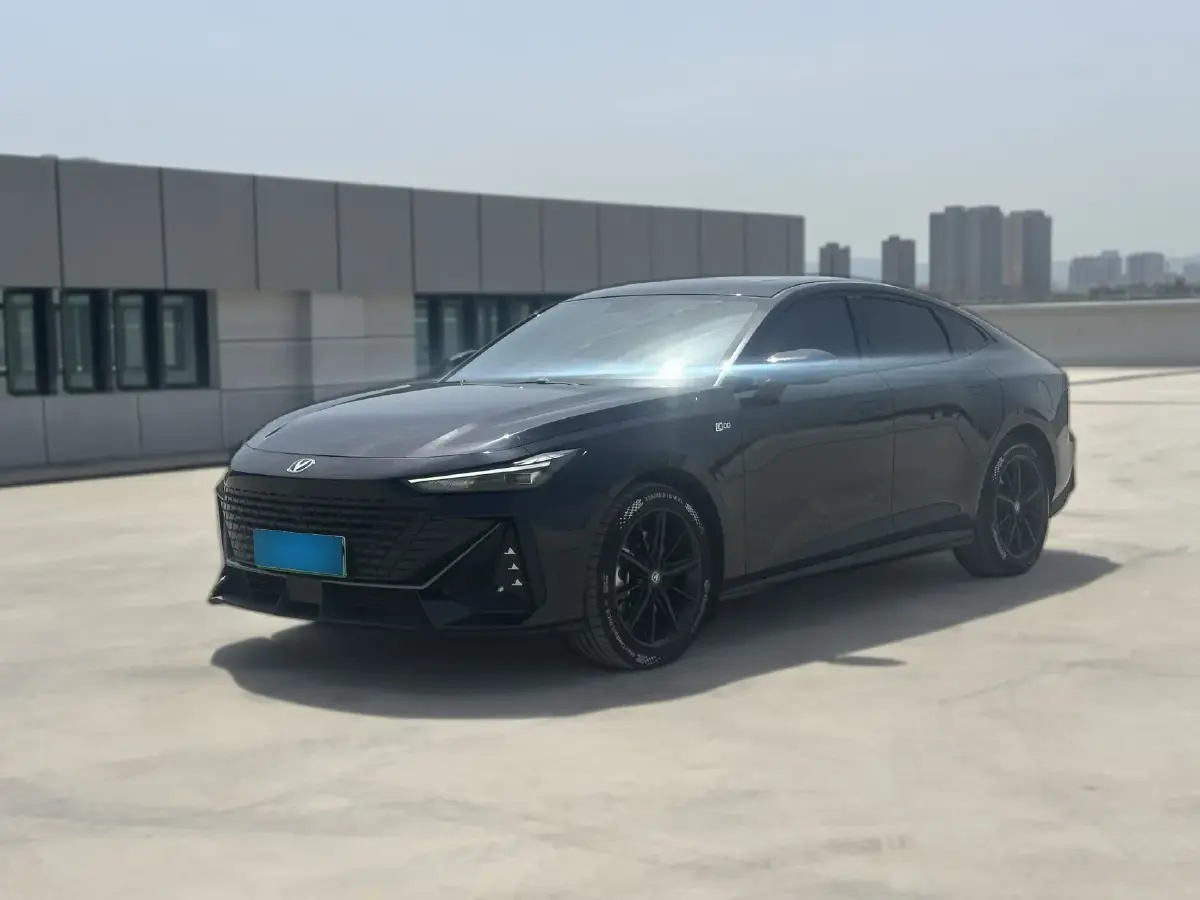 2023 ChangAn UNI-V iDD 1.5T 170HP L4 6TCT PHEV 18.4KWH