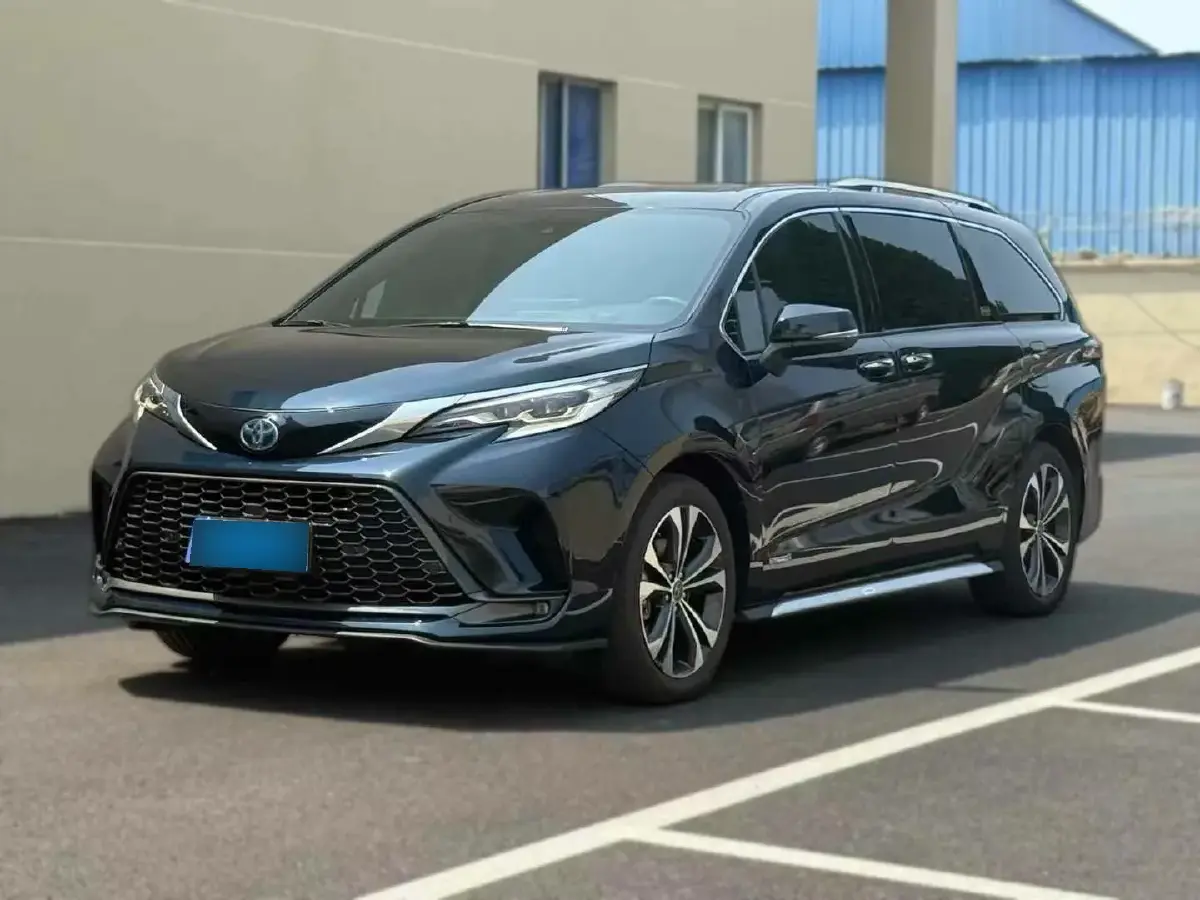 2023 Toyota Granvia 2.5L 189HP L4 E-CVT Hybrid