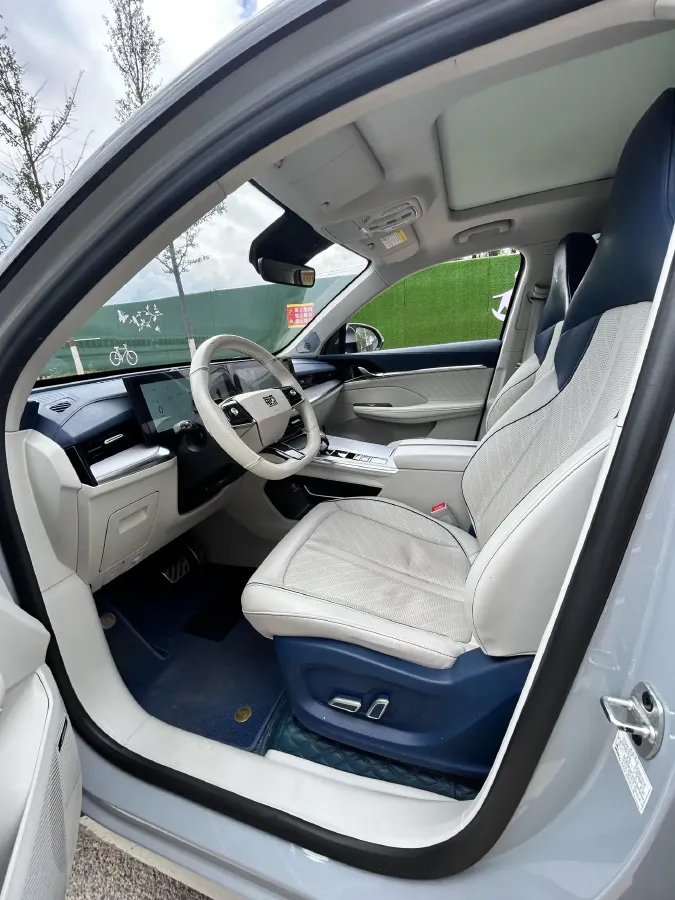 2022 Roewe Whale 2.0T 231HP L4 8AT,autocango,china used car exporter,china ev exporter,chinese used car exporter,chinese used ev exporter