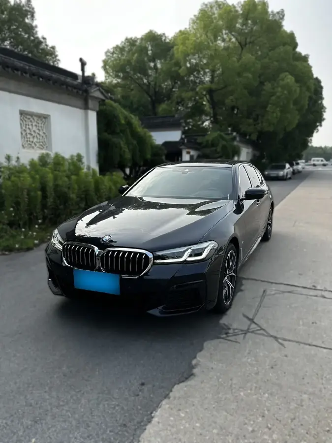 2023 BMW 5 Series 2.0T 245HP L4 8AT
