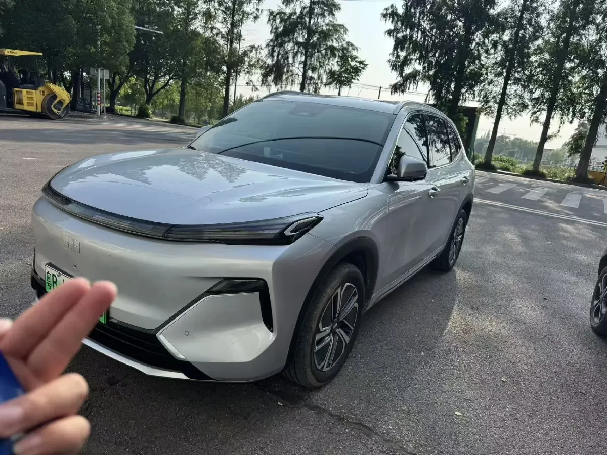 2025 Geely Galaxy Starship 7 EM-i 1.5L 112HP L4 1DHT PHEV 19.09KWH,autocango,china used car exporter,china ev exporter,chinese used car exporter,chinese used ev exporter