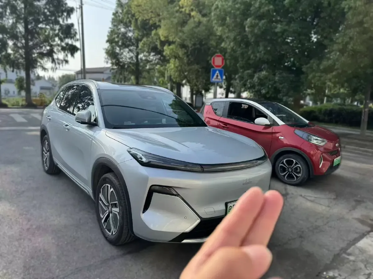 2025 Geely Galaxy Starship 7 EM-i 1.5L 112HP L4 1DHT PHEV 19.09KWH,autocango,china used car exporter,china ev exporter,chinese used car exporter,chinese used ev exporter