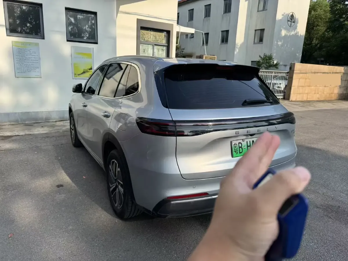 2025 Geely Galaxy Starship 7 EM-i 1.5L 112HP L4 1DHT PHEV 19.09KWH,autocango,china used car exporter,china ev exporter,chinese used car exporter,chinese used ev exporter