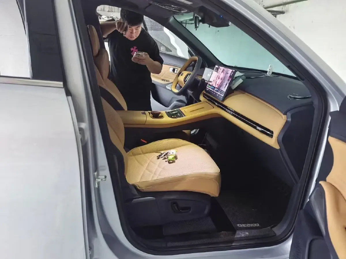 2025 Geely Galaxy Starship 7 EM-i 1.5L 112HP L4 1DHT PHEV 19.09KWH,autocango,china used car exporter,china ev exporter,chinese used car exporter,chinese used ev exporter