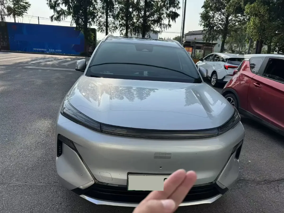 2025 Geely Galaxy Starship 7 EM-i 1.5L 112HP L4 1DHT PHEV 19.09KWH,autocango,china used car exporter,china ev exporter,chinese used car exporter,chinese used ev exporter