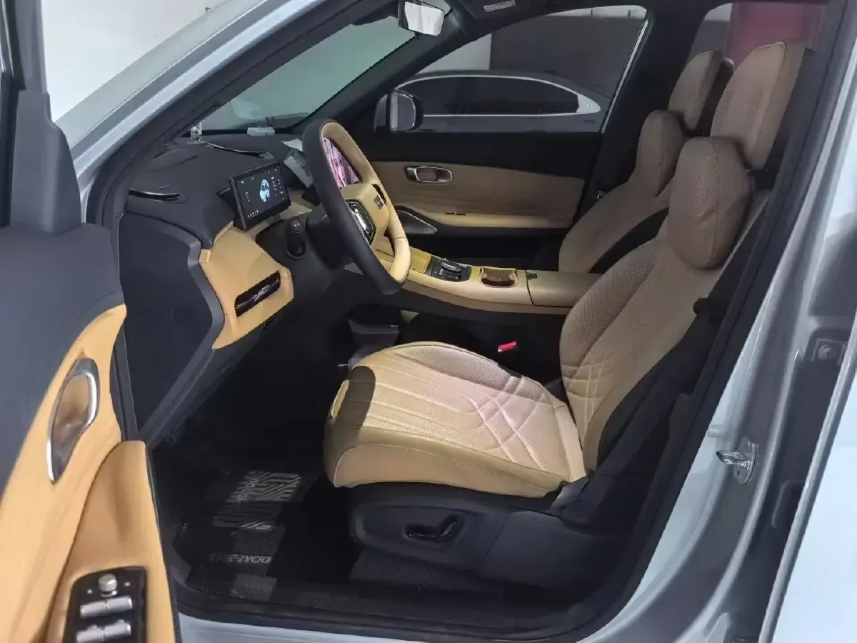 2025 Geely Galaxy Starship 7 EM-i 1.5L 112HP L4 1DHT PHEV 19.09KWH,autocango,china used car exporter,china ev exporter,chinese used car exporter,chinese used ev exporter