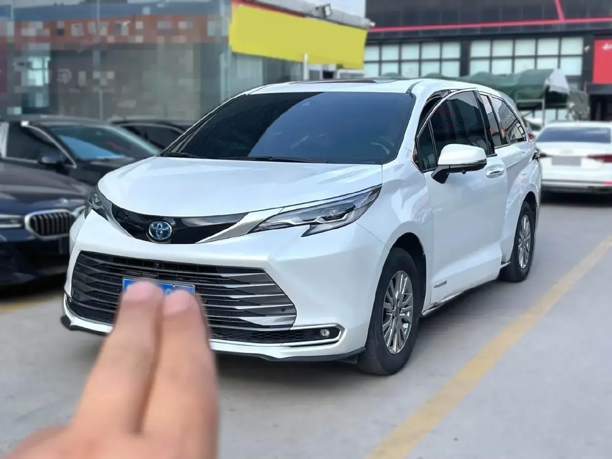 2021 Toyota Sienna 2.5L 192HP L4 E-CVT Hybrid