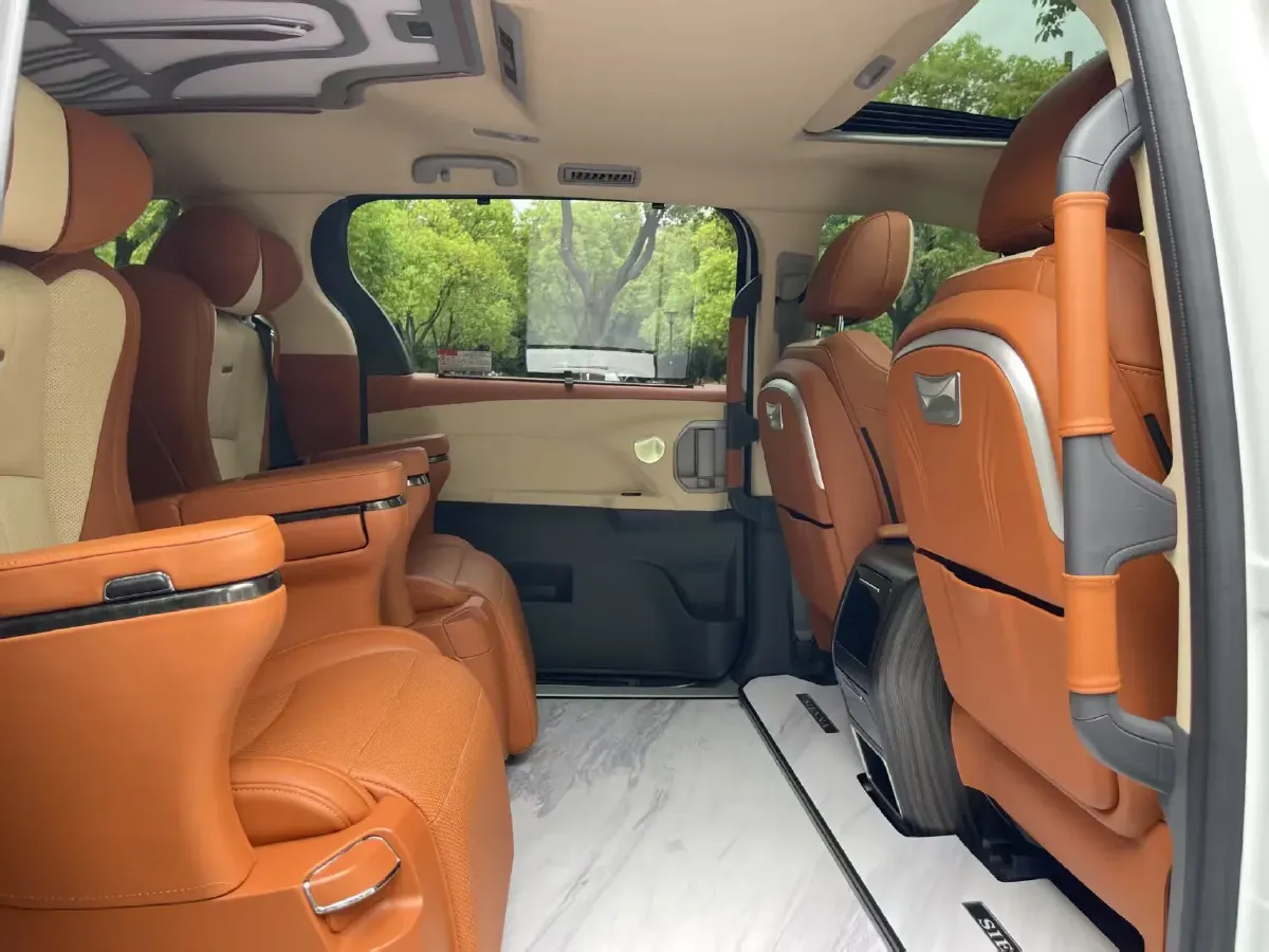 2024 Toyota Sienna 2.5L 189HP L4 E-CVT Hybrid,autocango,china used car exporter,china ev exporter,chinese used car exporter,chinese used ev exporter