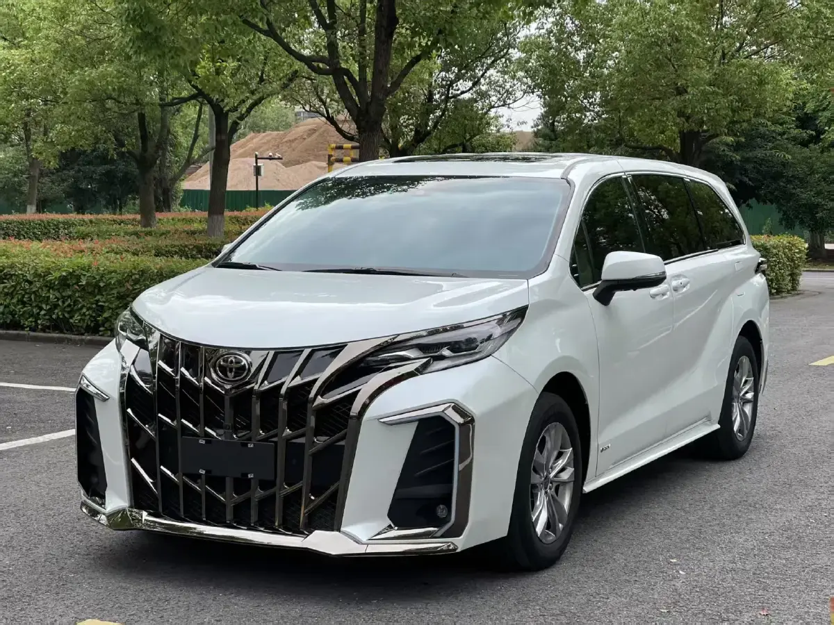 2024 Toyota Sienna 2.5L 189HP L4 E-CVT Hybrid
