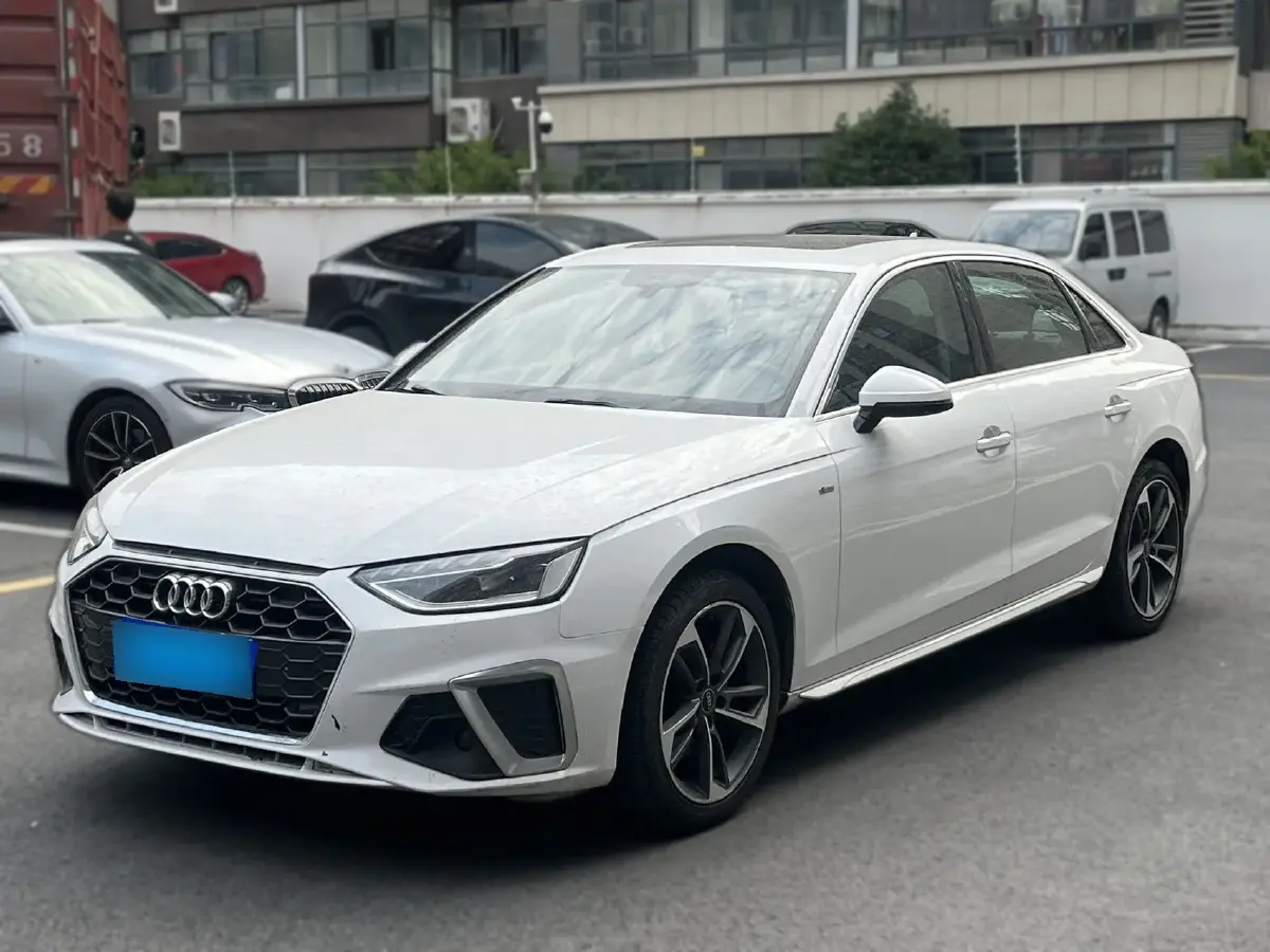 2022 Audi A4L 2.0T 190HP L4 7DCT