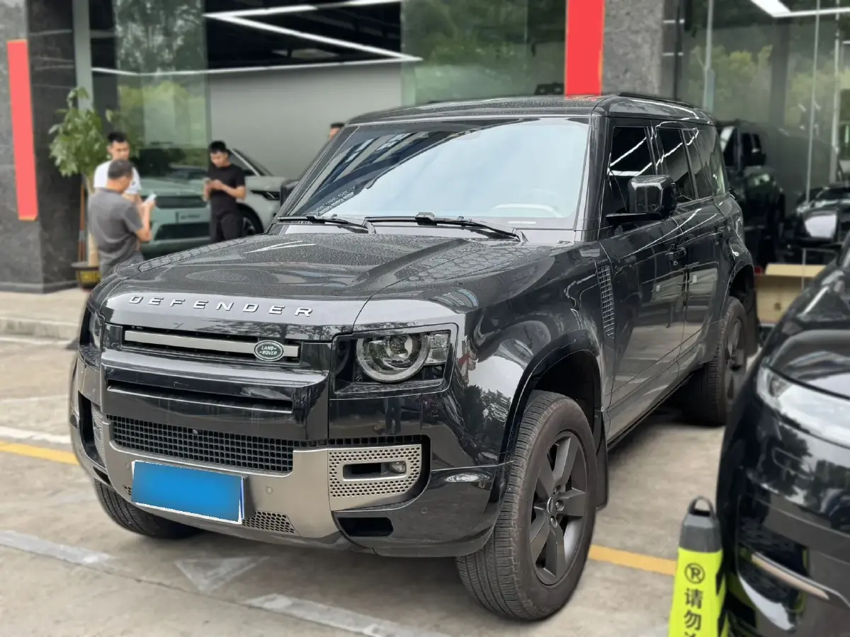 2024 Land Rover Defender 3.0T 400HP L6 8AT