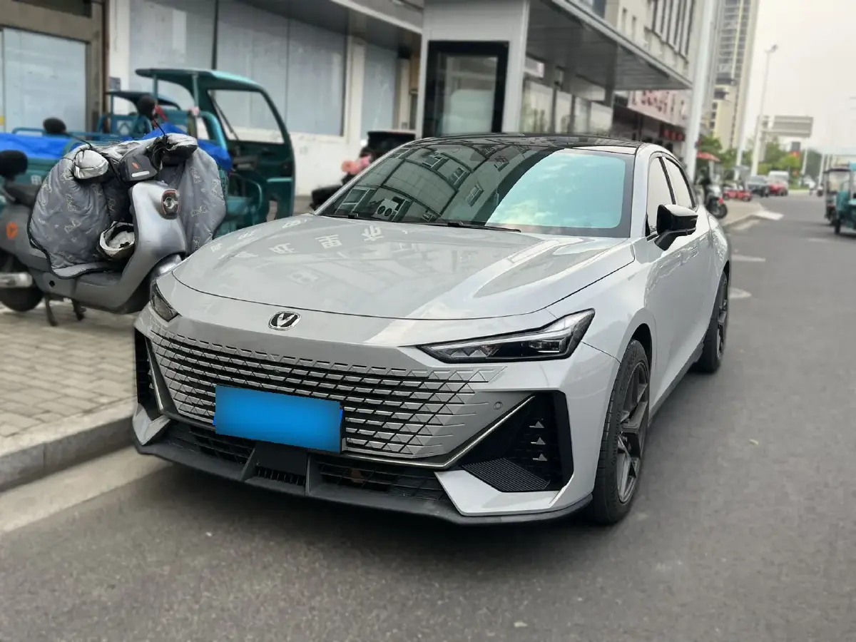 2022 ChangAn UNI-V 1.5T 188HP L4 7DCT